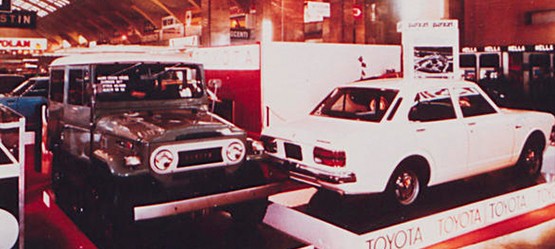 1970: Nach der Unterzeichnung einer Vertriebsvereinbarung mit Toyota Italia treten wir in den italienischen Markt ein.