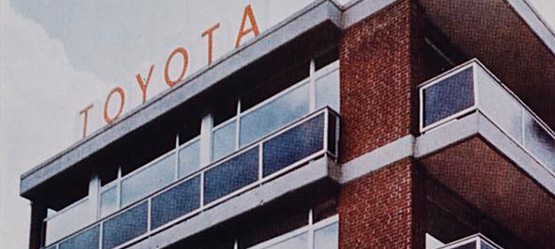 1974: Die Toyota Motor Company übernimmt den westdeutschen Händler Deutsche Toyota-Vertrieb.