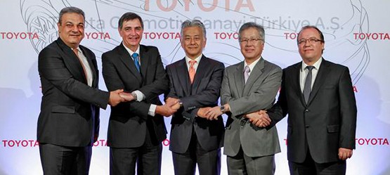 2016: Der in Europa konzipierte Toyota C-HR Crossover wird in Europa von der Toyota Motor Corporation produziert.