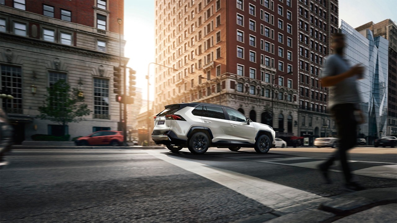 Toyota RAV4 auf der Straße
