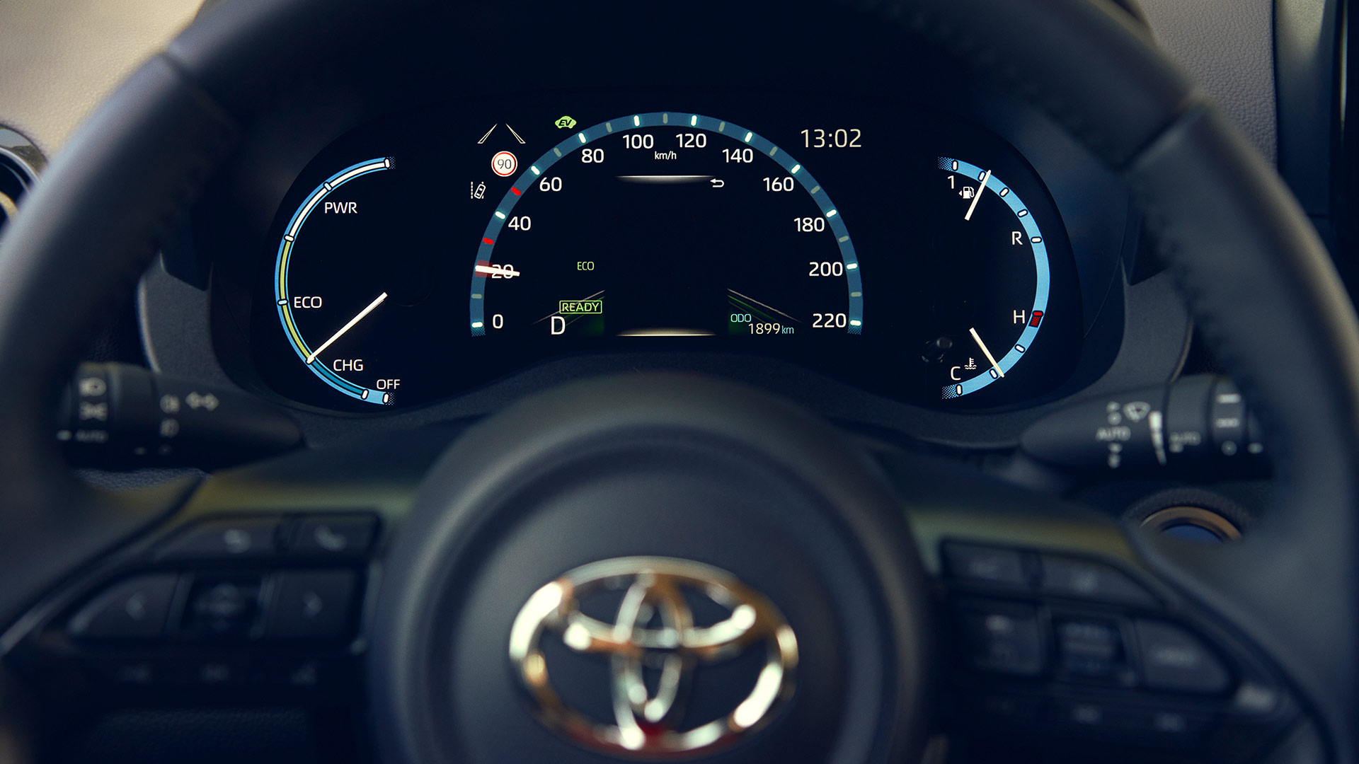 Lenkrad und Instrumente des Toyota Yaris Cross