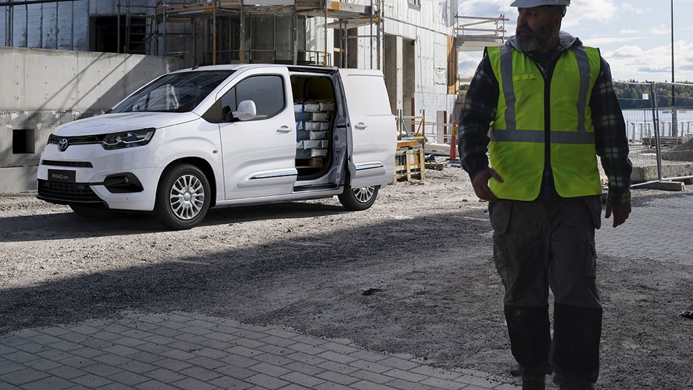 Proace City mit offener Seitentür