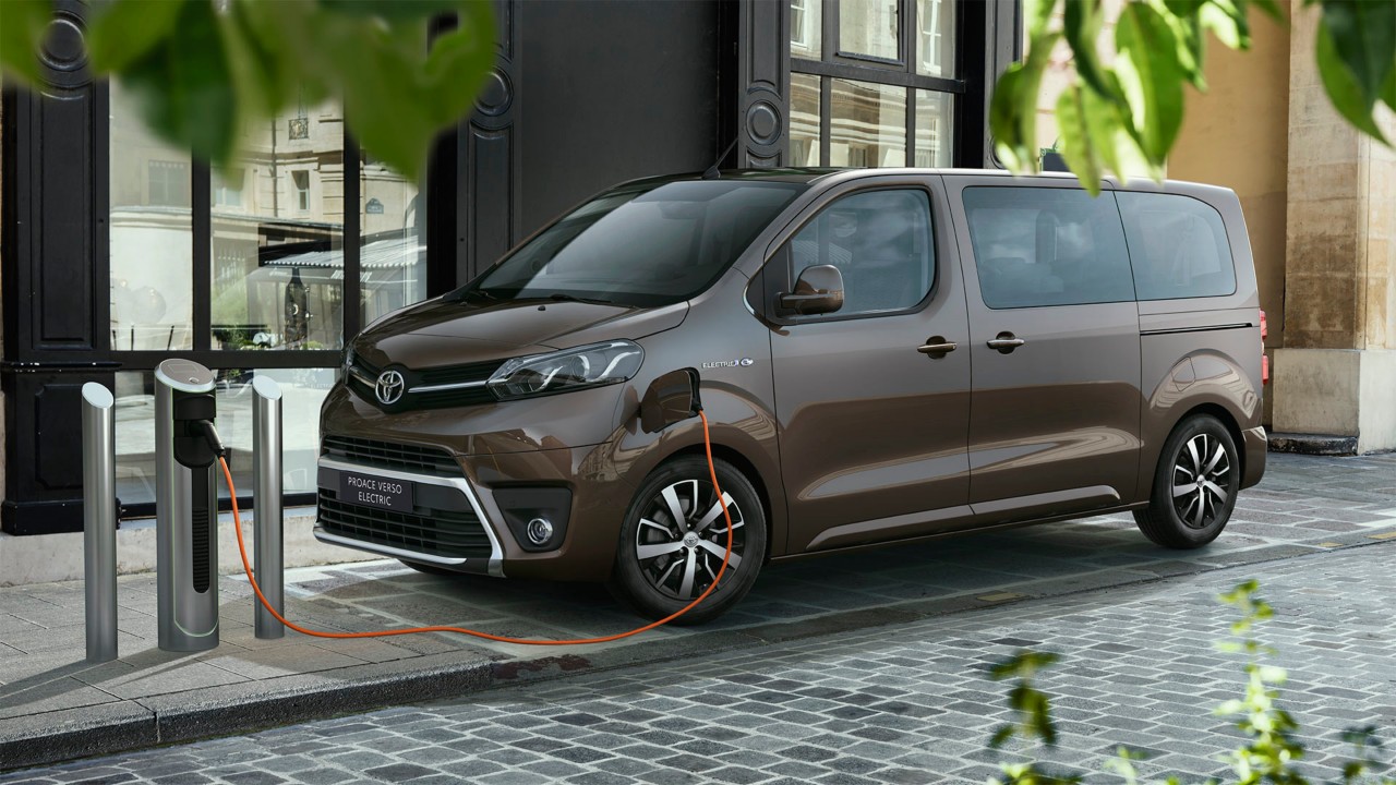 proace verso ev